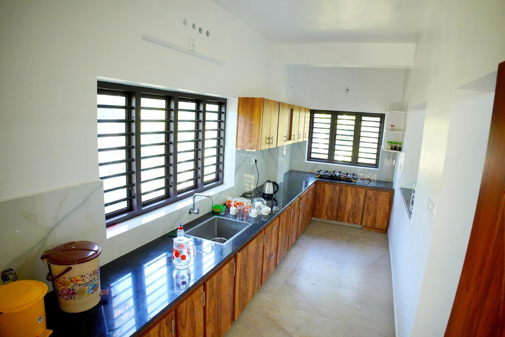 Vaishnavam Double Bedroom Villa Thekkady Exterior photo